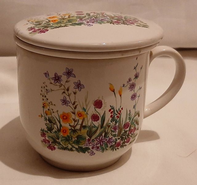 Taza cerámica con colador y tapa para te