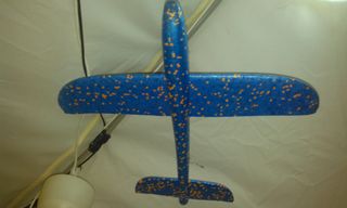 Avion de poliespan de juguete