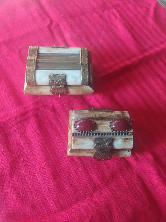 Caja de huesos latón