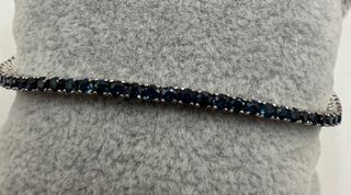 Pulsera riviere de oro de 18 kt con zafiros 4.00ct