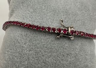 Pulsera riviere de oro de 18 kt con rubíes 4.00ct 
