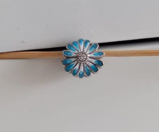 🌼Charm Margarita Azul.