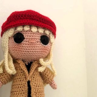 AMIGURUMI crochet: RED (Taylor´s version) a mano