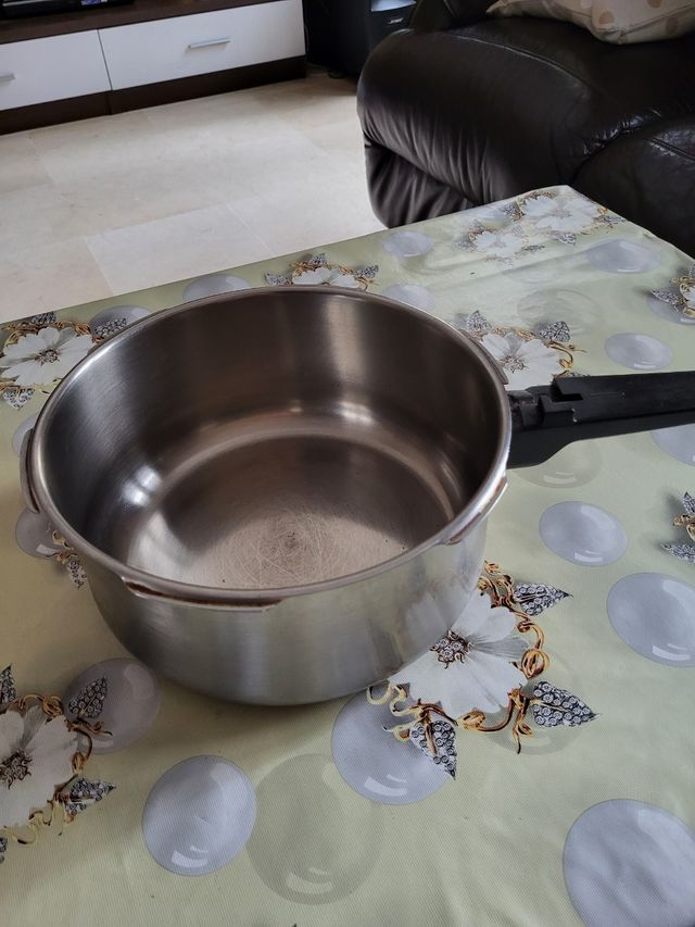 2 set of Fagor cooker