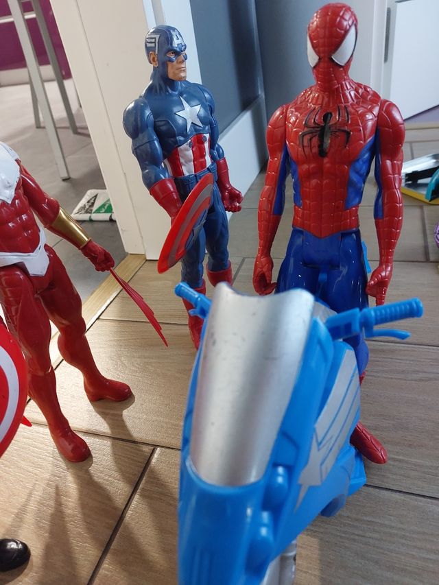 Muñecos avengers