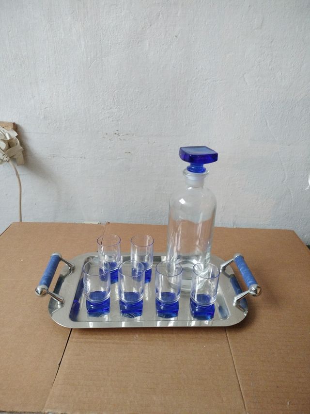 Oferta 10 euros. Juego de botella, vasos y bandeja