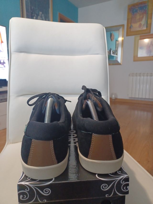 Zapatillas. entnies conniry