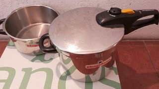 Olla express Magefesa
