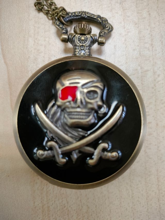 Reloj escudo Piratas emblema en relieve nuevo