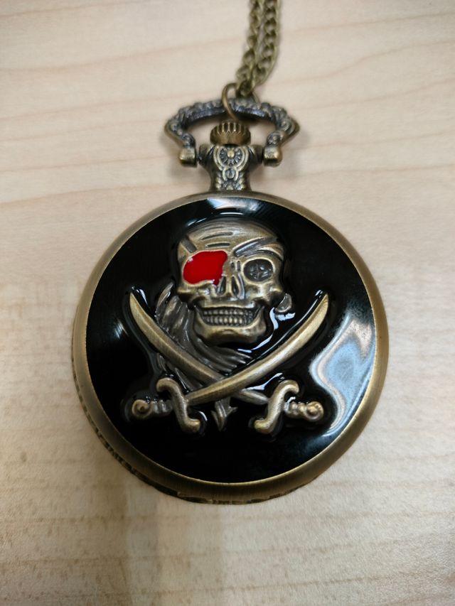 Reloj escudo Piratas emblema en relieve nuevo