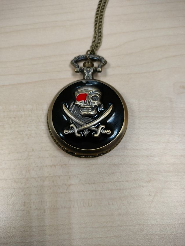Reloj escudo Piratas emblema en relieve nuevo