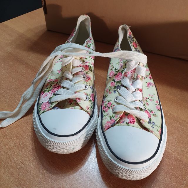 Scarpe fantasia floreale