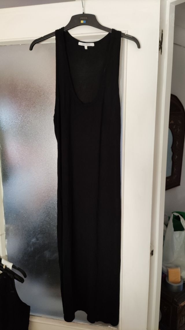 Vestido negro largo sin mangas