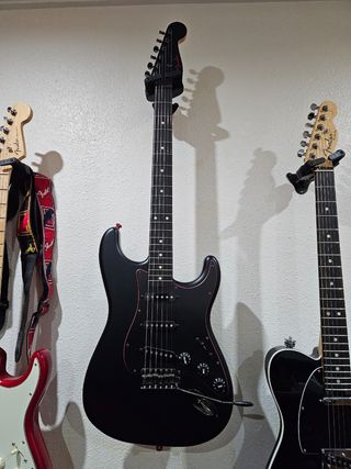 Fender Ltd noir stratocaster Black Japan guitarra