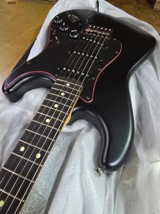 Fender Ltd noir stratocaster Black Japan guitarra