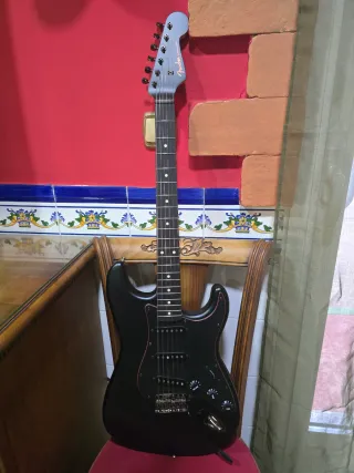 Fender Ltd noir stratocaster Black Japan guitarra