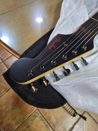 Fender Ltd noir stratocaster Black Japan guitarra