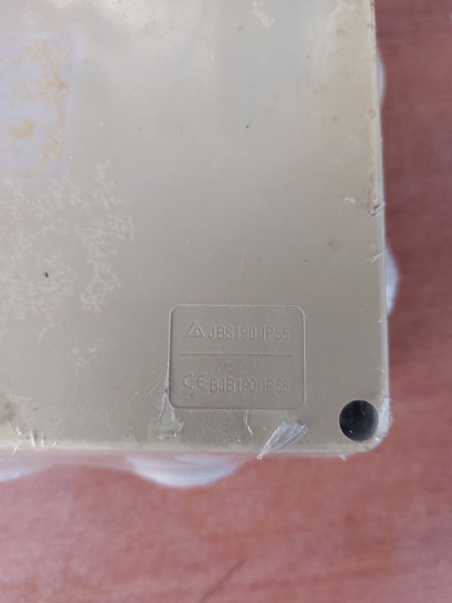 Caja conexiones eléctricas exterior