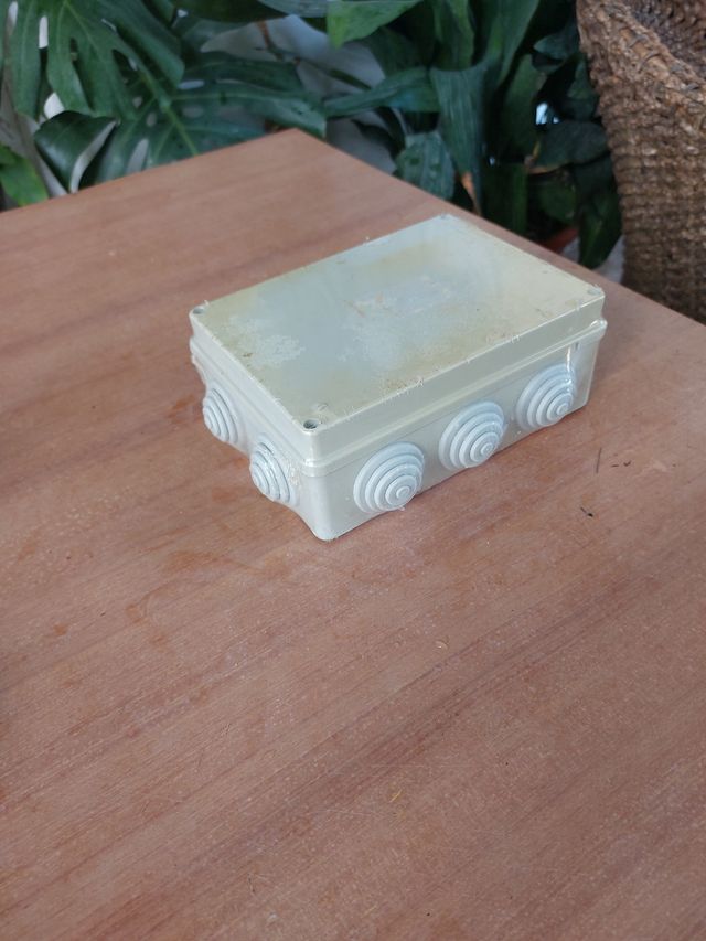 Caja conexiones eléctricas exterior