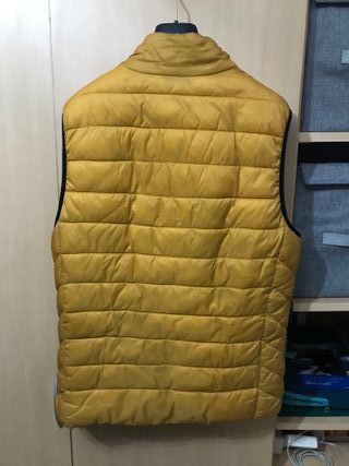 Chaleco Bershka. Talla L