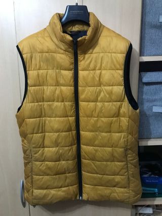 Chaleco Bershka. Talla L