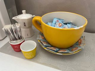 tazza gigante+caffettiera in ceramica+2tazzine