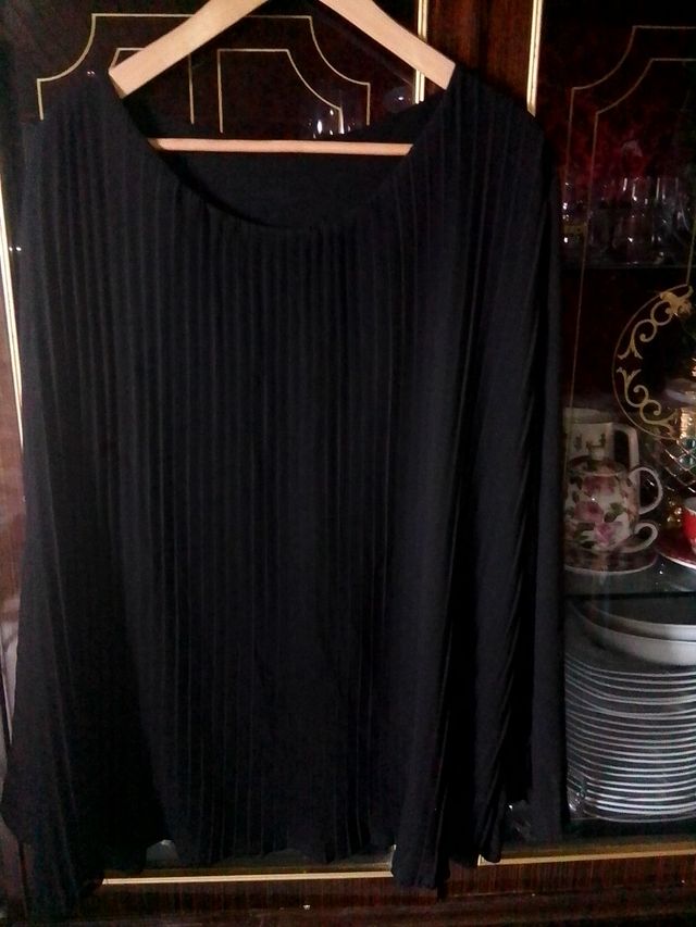 Maglietta nera plizzettata