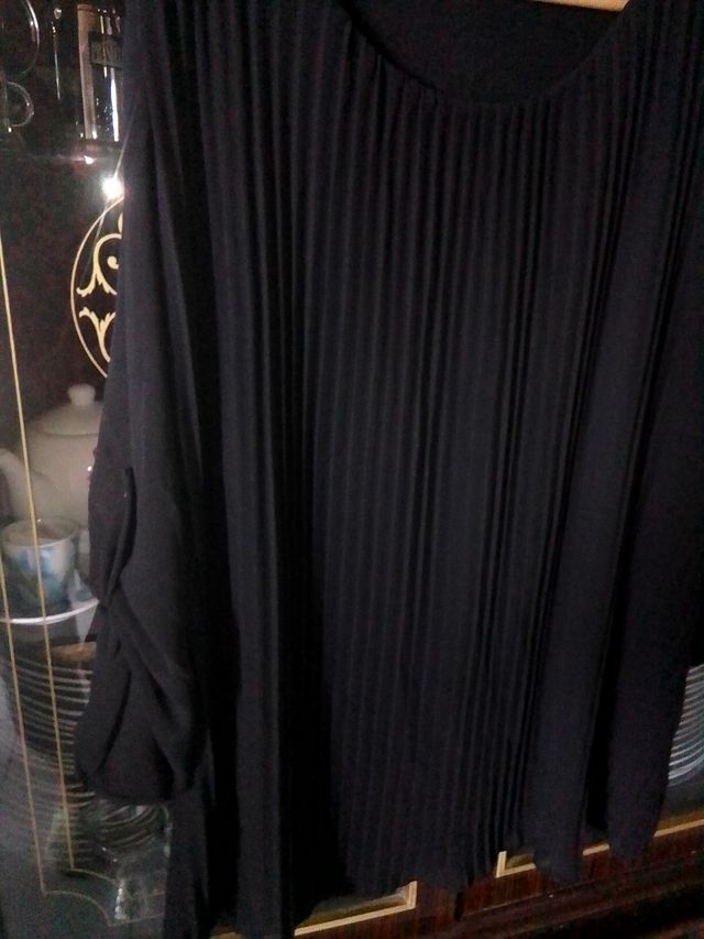 Maglietta nera plizzettata