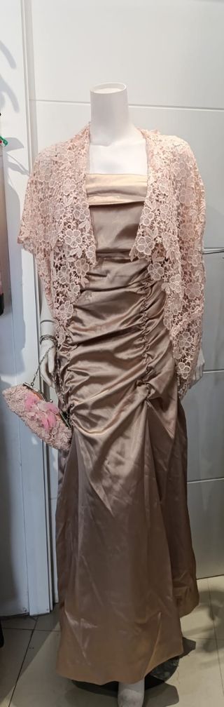 Vestido para una boda o de fiesta.