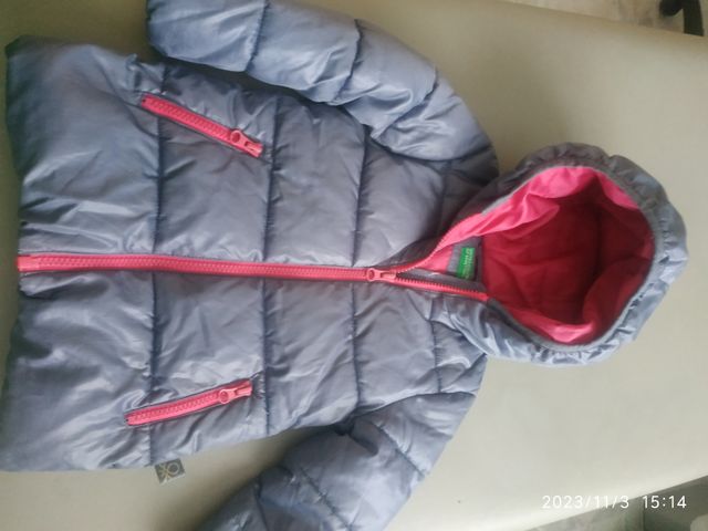 CHAQUETA DE LA MARCA BENETTON CALENTITA PARA NIÑA