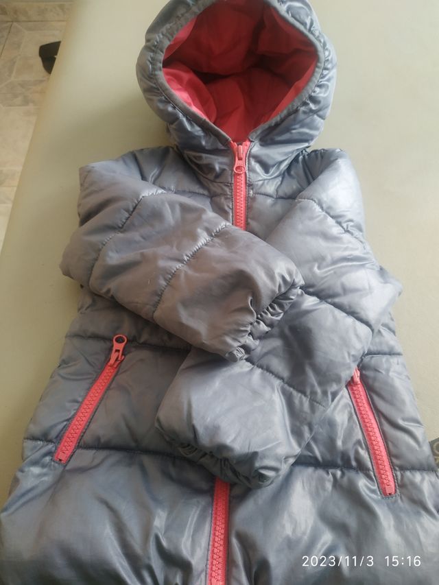 CHAQUETA DE LA MARCA BENETTON CALENTITA PARA NIÑA
