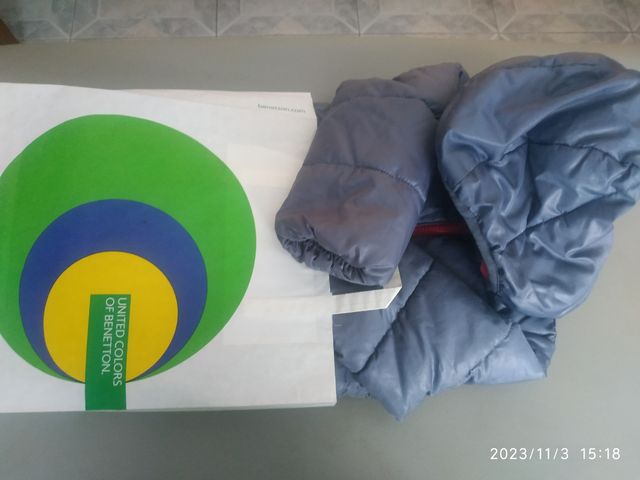 CHAQUETA DE LA MARCA BENETTON CALENTITA PARA NIÑA