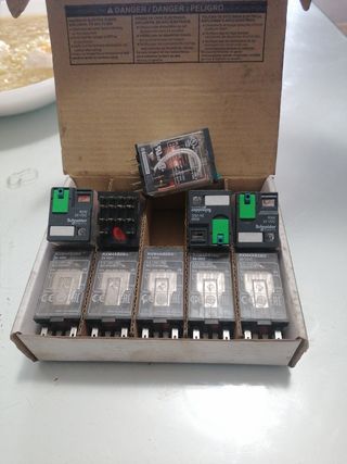 RELÉ SHNEIDER 24VDC