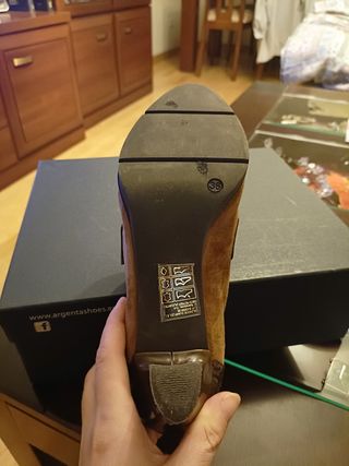 Zapatos marrones de ante y charol