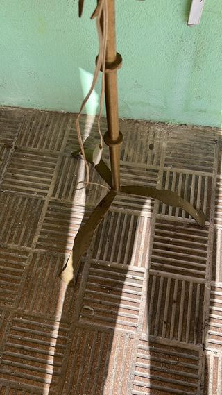 ANTIGUA LÁMPARA DE PIE EN BRONCE