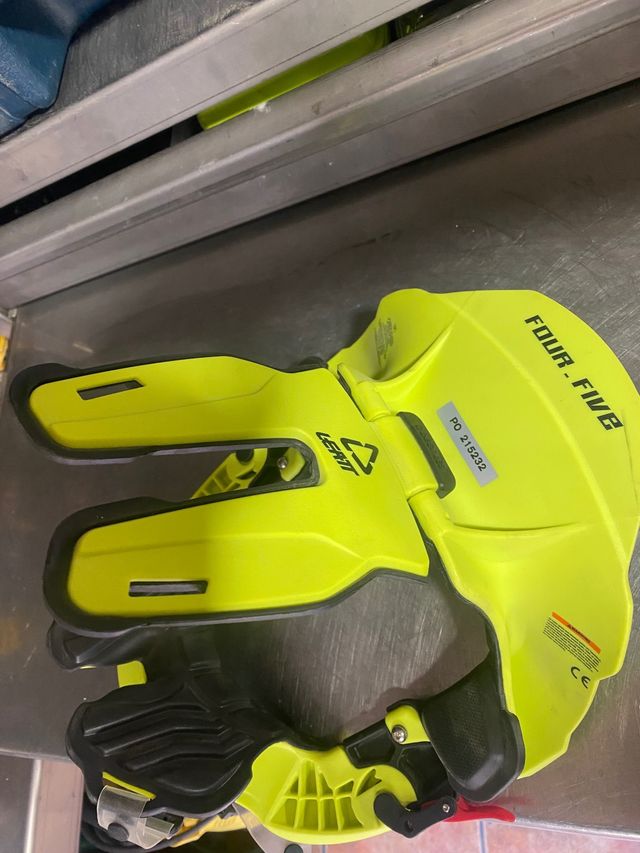 collarin leatt 4.5 four five yellow fluor