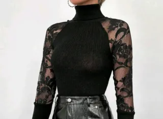 Top de cuello alto con brazos de encajes