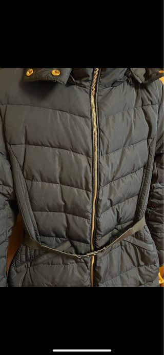 ABRIGO parka ZARA NUEVO! UNA S NEGRO CON PELO.