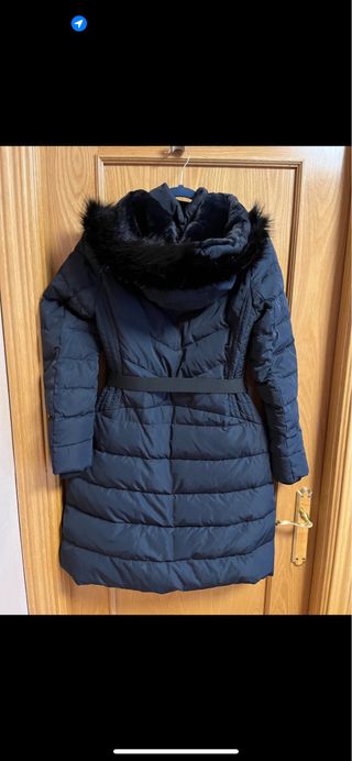 ABRIGO parka ZARA NUEVO! UNA S NEGRO CON PELO.