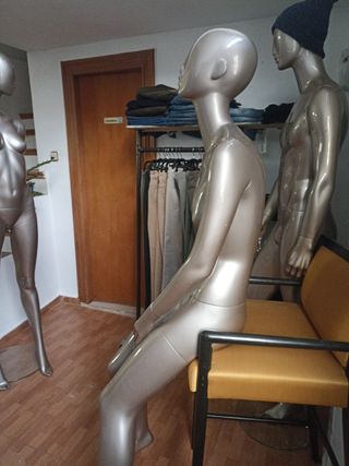 Maniquí sentada