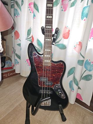 Guitarra y bajo