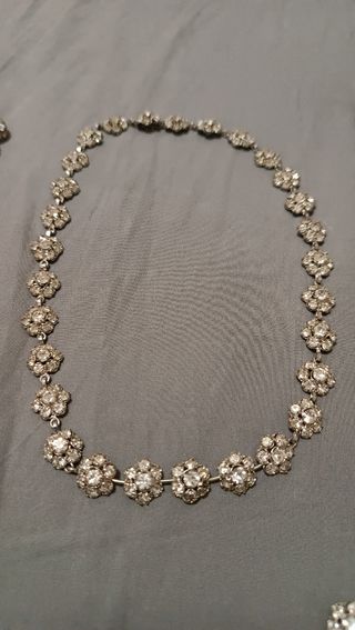 Pulsera, gargantilla y pendientes