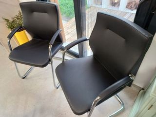 Sillón en piel y acero de gran calidad. Nuevas.