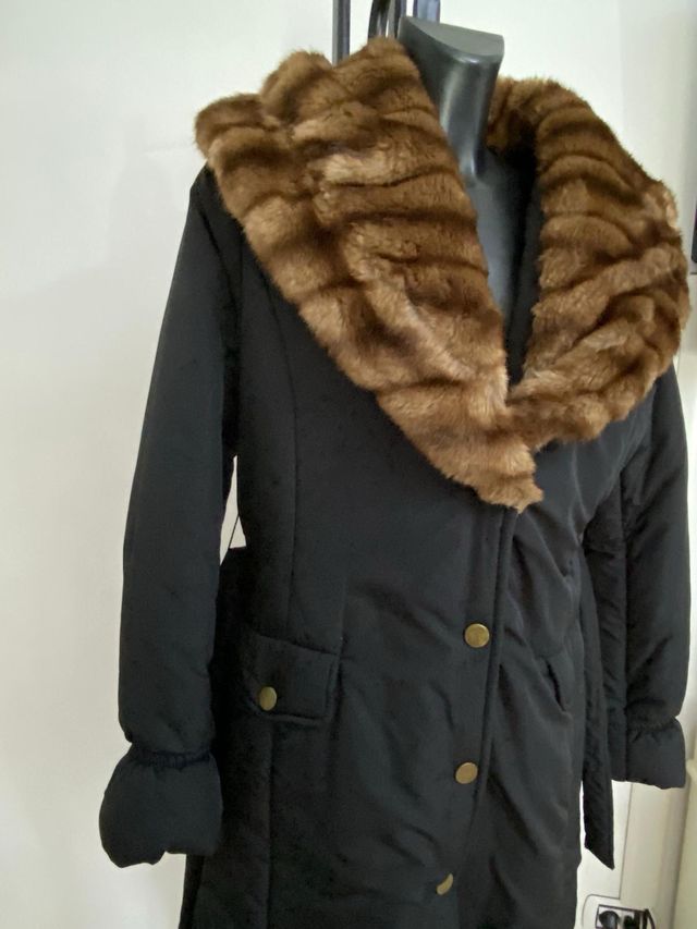 Cappotto imbottito nero con collo