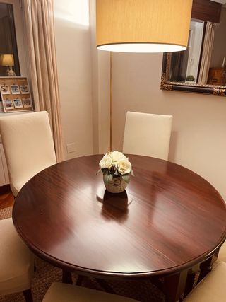 CONJUNTO MESA Y SILLAS COMEDOR