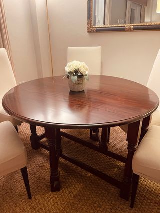 CONJUNTO MESA Y SILLAS COMEDOR