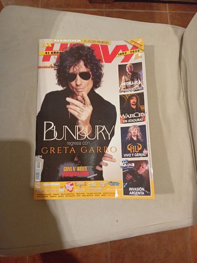 BUNBURY, REVISTA HEAVY