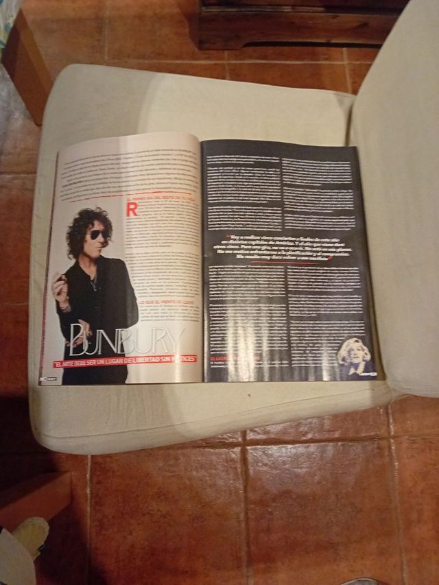 BUNBURY, REVISTA HEAVY