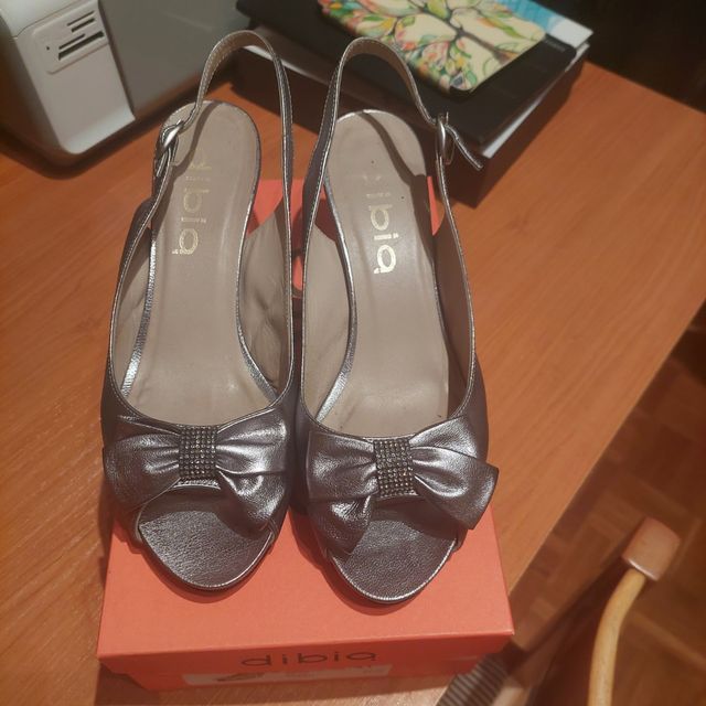 Sandalias plateadas piel