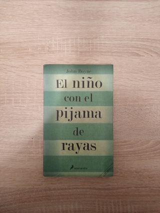 El niño con el pijama de rayas